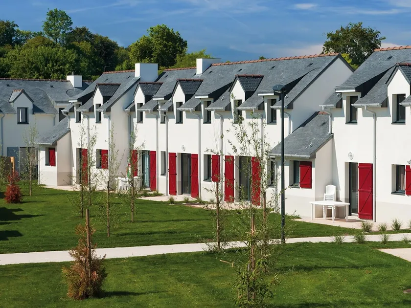 Elegant Holiday Home in Quéven with Terrace - Image 1