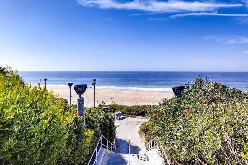 Escape At The Beach - Near Ritz Carlton - Private Entrance - 2BR - Fast WIFI - Free Parking! (MB2) - Image 1