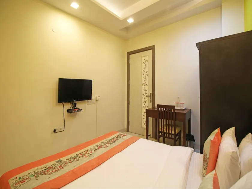 Oyo Rooms Pitampura - Image 1