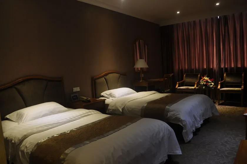 Garden City Hotel - Image 1