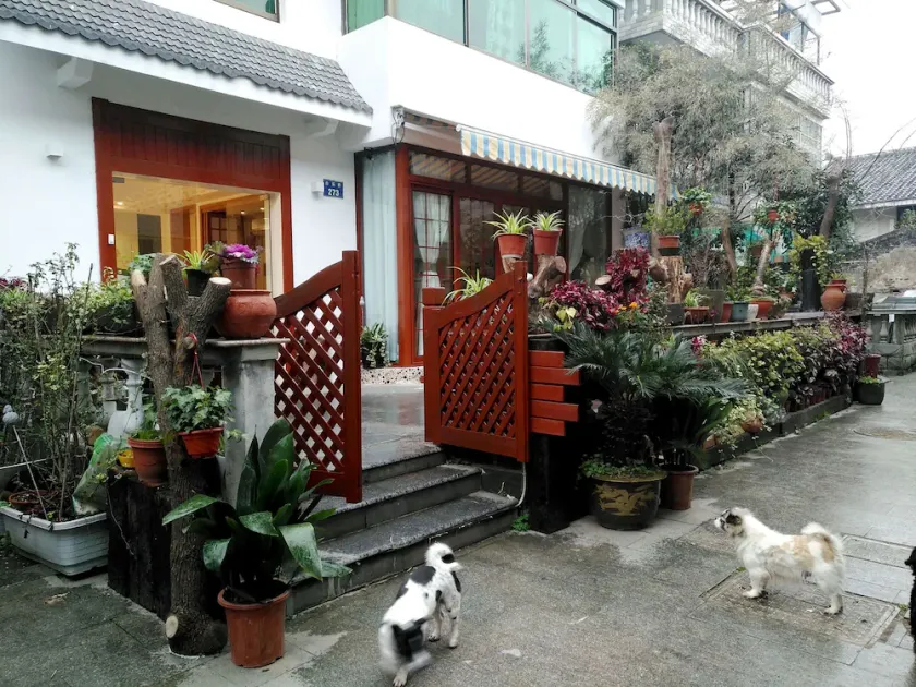 Ling Inn - Image 1