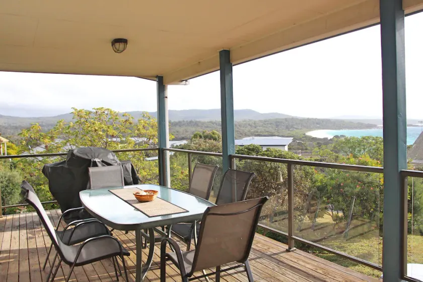 Lazy Wave Beach House - Image 1