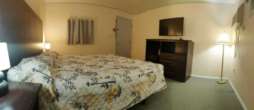 Riverside Motel - Image 1