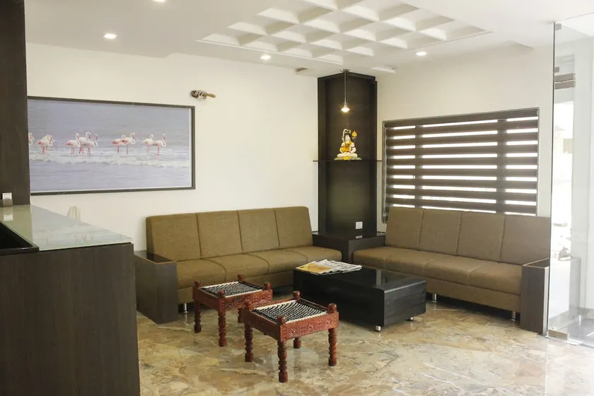 Hotel Shiv Lake - Image 1