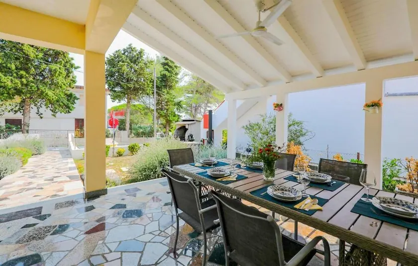 Amazing Home in Ist With 3 Bedrooms and Wifi - Image 1