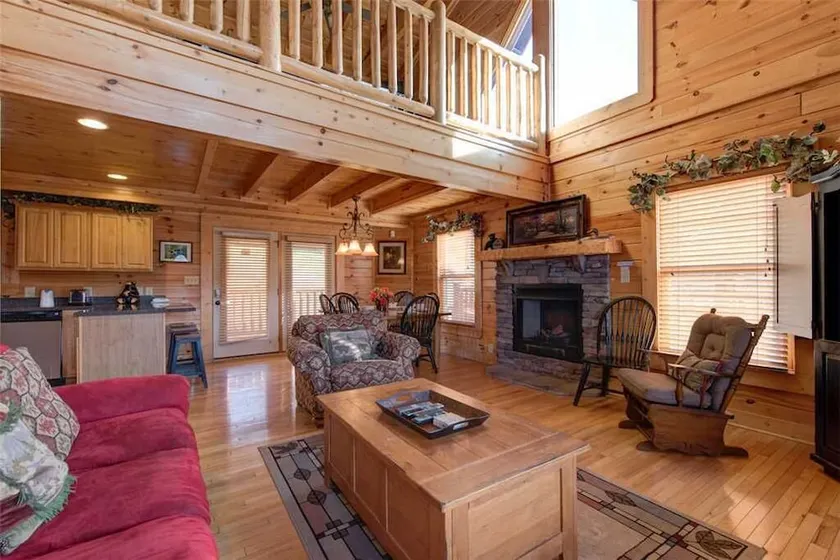 Serenity Peak, 3 Bedrooms, Sleeps 8, Pool Table, Arcade, Hot Tub, Pool - Image 1