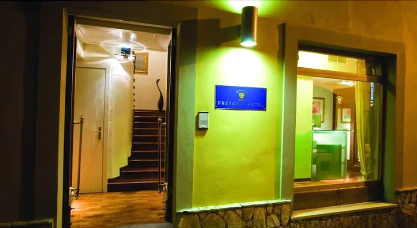 Pretoria Hotel - Image 1