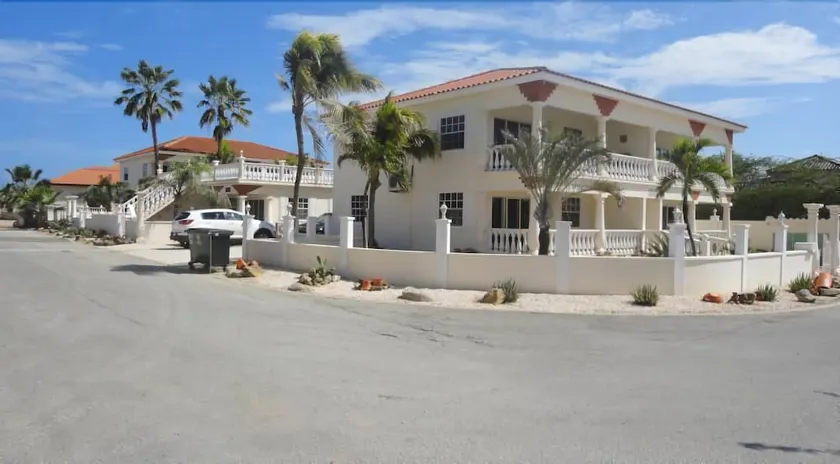 Landslake Apartments - Image 1