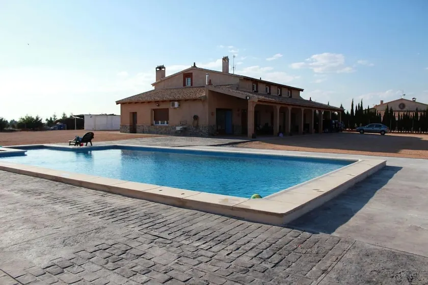 Villa With 4 Bedrooms in Villarrobledo, With Private Pool, Furnished Terrace and Wifi - Image 1