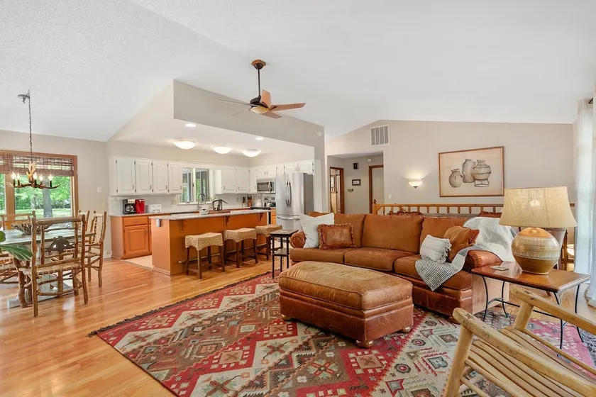 Eagles Landing - Cozy Cabin in the Woods - Walkable to Lake! - Image 1