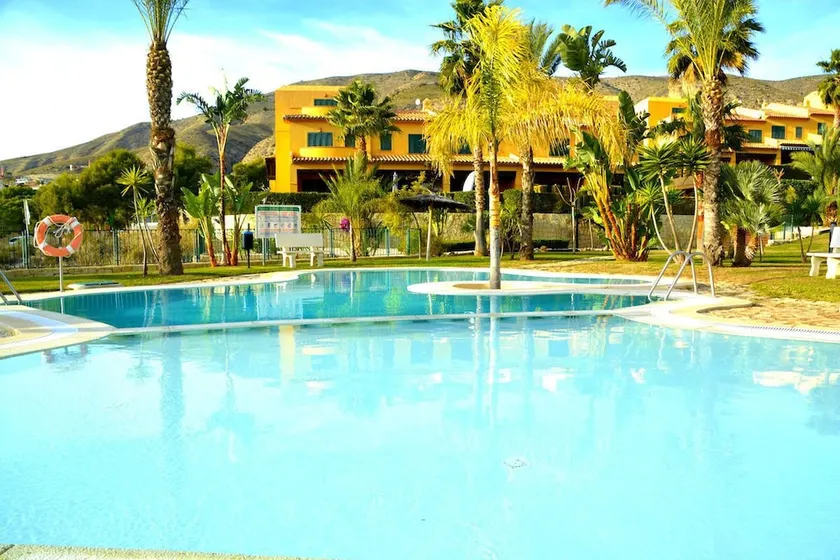 Sierra Cortina jardin, sol y playa - Image 1