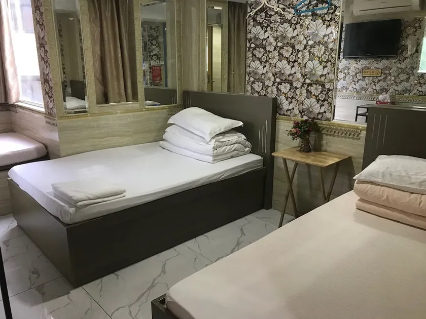 Hi Hotel Hostel - Image 1