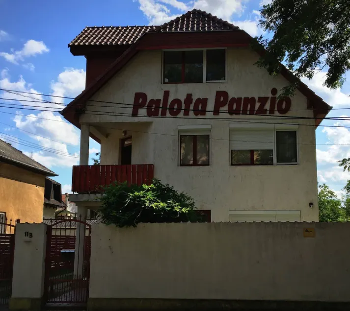 Palota Panzio - Image 1