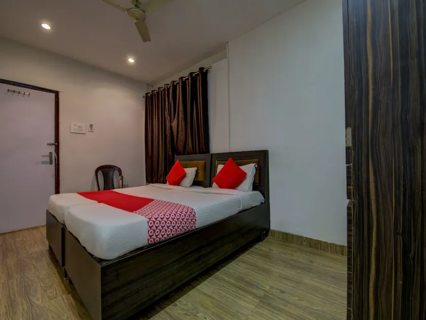 Hotel Park Street 2 by OYO Roooms - Image 1