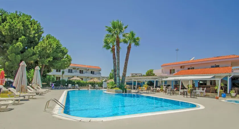 Chaplins Studios & Splash Pool Bar - Image 1