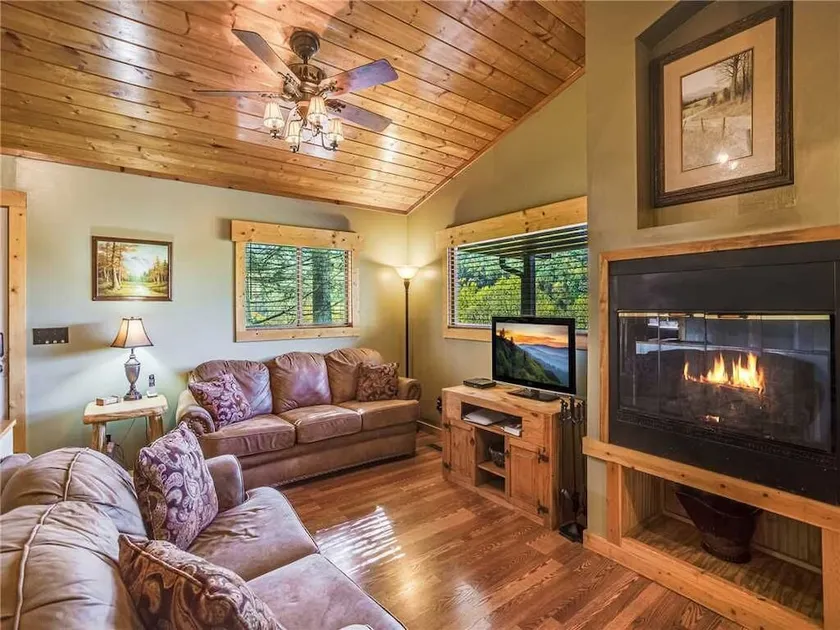 Naughty by Nature, 1 Bedroom, Sleeps 2, Hot Tub, Mountain Views, WiFi - Image 1
