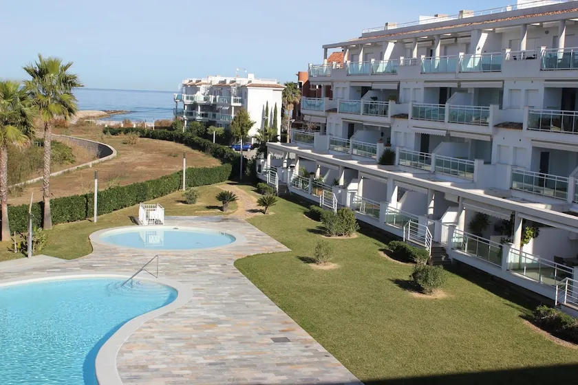 Apartamentos Les Portelles del Mar - Image 1