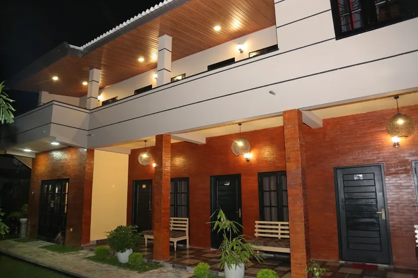 Edwin's Airport Stay - Image 1
