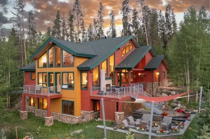 Waterwall House 5 Bedroom Home by Redawning - Image 1
