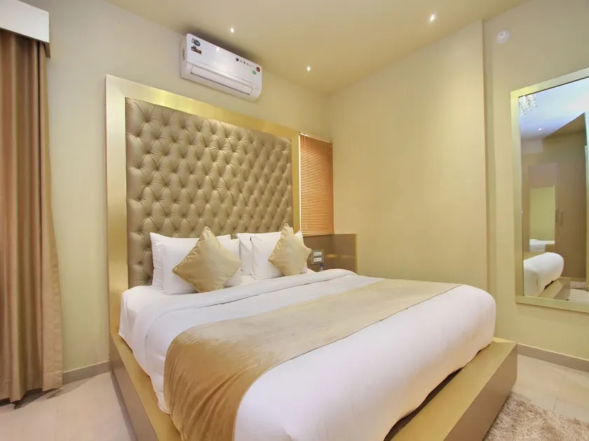 OYO 10112 HOTEL IMARAT - Image 1