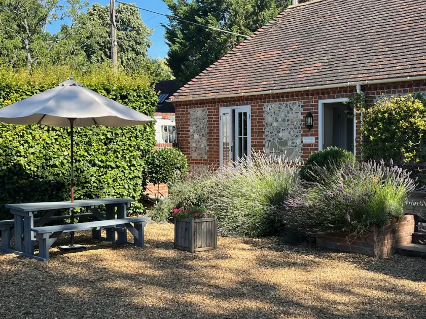 Stonehenge Cottages - Image 1