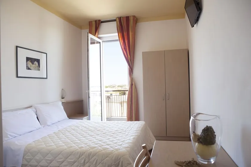 Hotel Pacesetter - Image 1