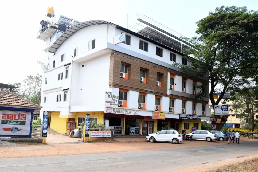 Hotel Kamat Plus - Image 1