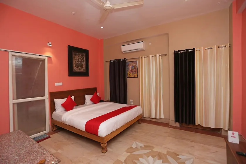 Sara Grand By OYO Rooms - Image 1