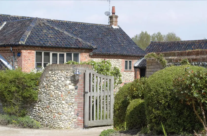 Reeds Barn - Image 1
