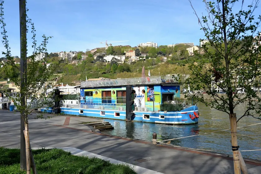 Studio avec terrasse | Proche Presqu'île | Vue sur l'eau - Image 1