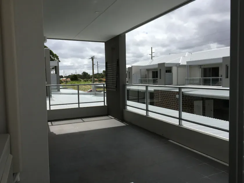 Apartment In Queens Park - Image 1
