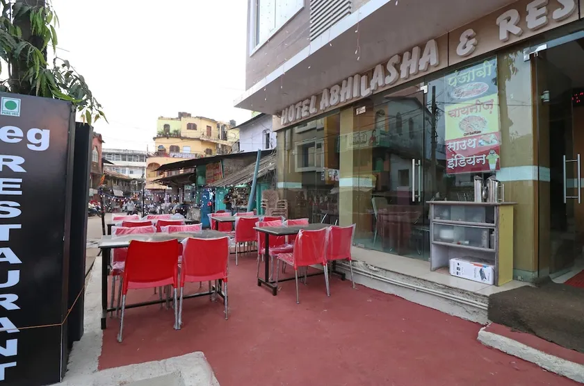 Hotel Abhilasha by OYO Rooms - Image 1