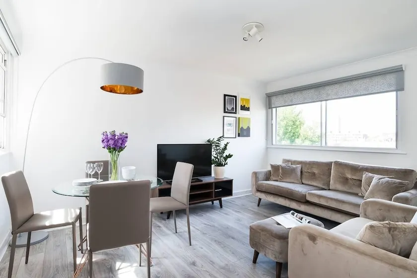 Stylish 2BR Flat next to Battersea Park - Image 1