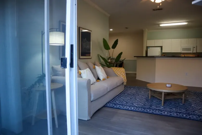 Upgraded 3 bed apt Close to Beaches and Mayo Clinic - Image 1