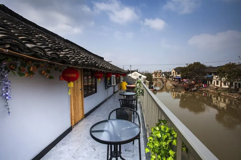 Wuzhen Helan Bridge Inn - Image 1