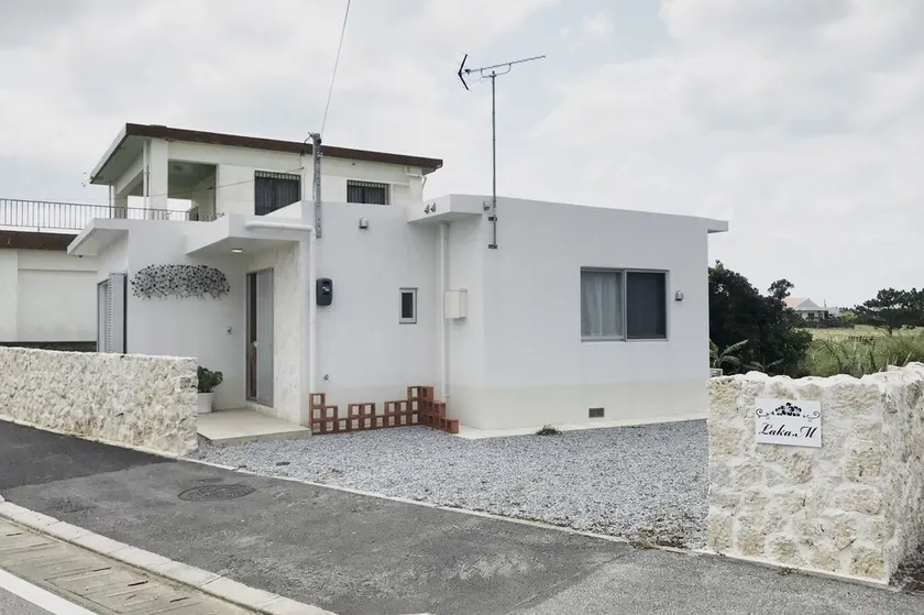 Laka M - Image 1
