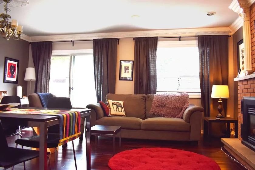 Spacious Artistic House in Toronto - Image 1