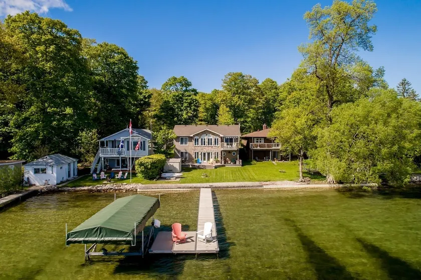 Barefoot Bungalow Gracing the Shores of Lake Simcoe, a Wonderful Family Cottage! - Image 1