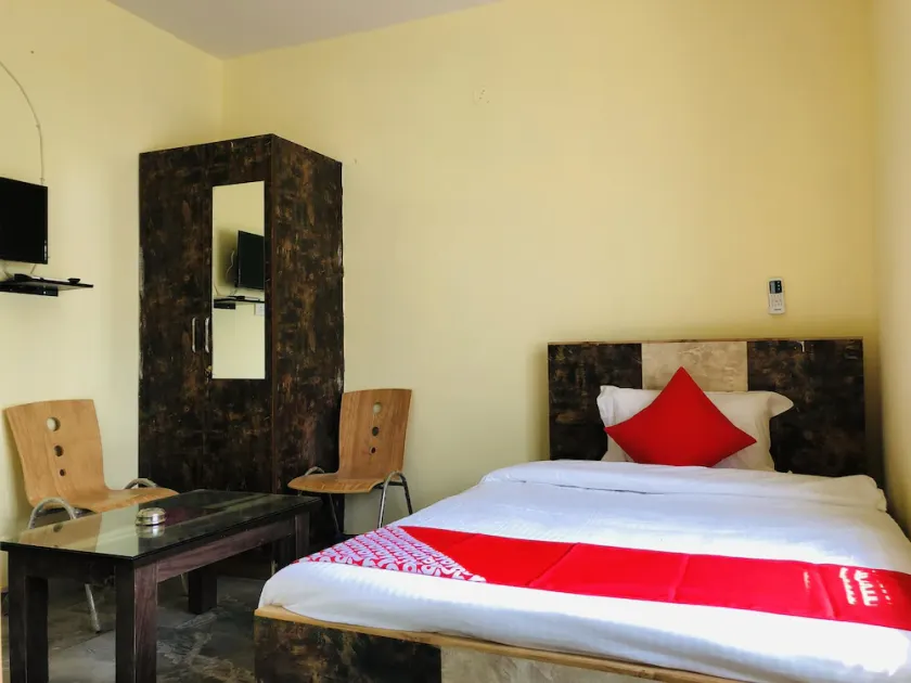 Dhana Dhaanya Residency by OYO Rooms - Image 1