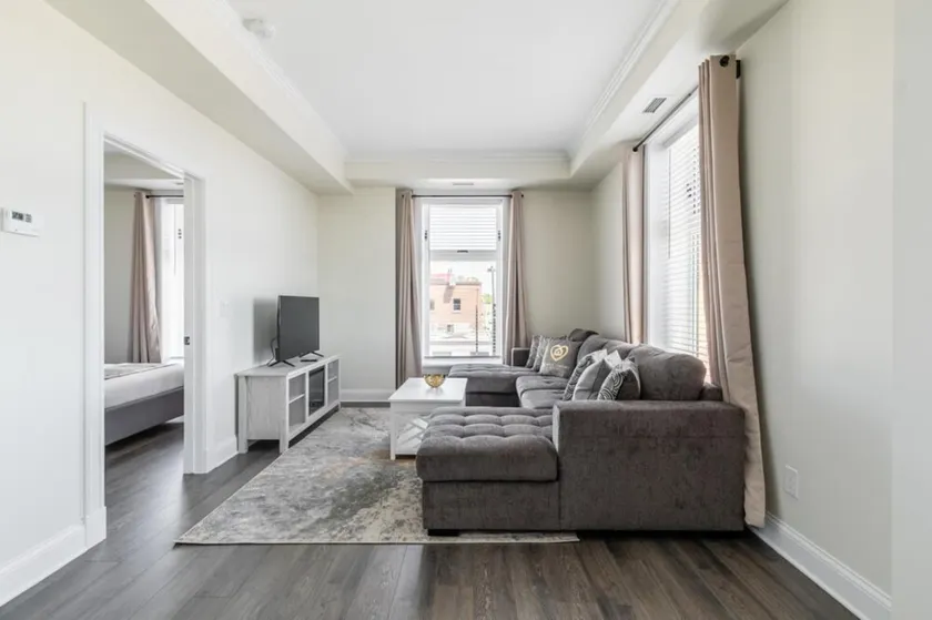 Rideau 2Br Signature Apartment Free Parking - Image 1