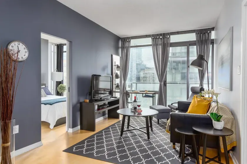 Luxurious 2-bedroom Condo - Image 1