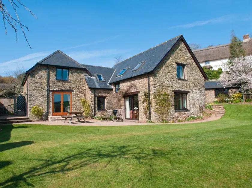 Holmfield Barn - Image 1