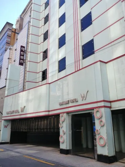Boutique Hotel W - Image 1