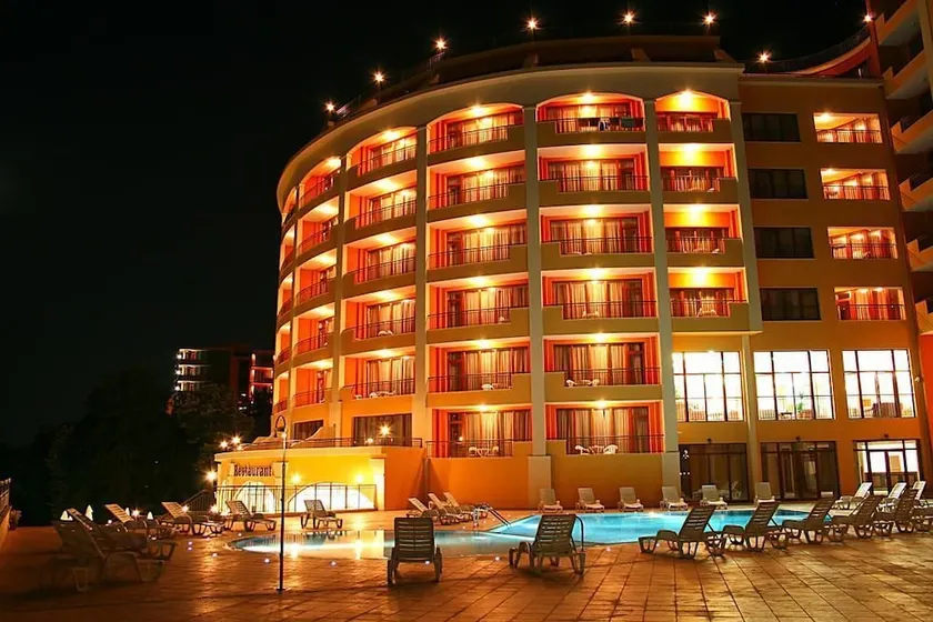Hotel Central - Image 1