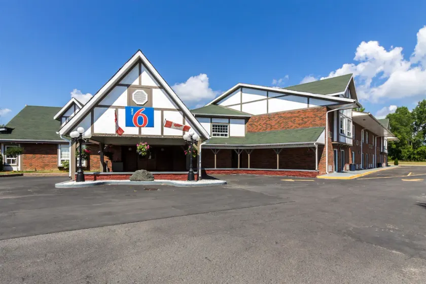 Motel 6 Trenton On - Image 1
