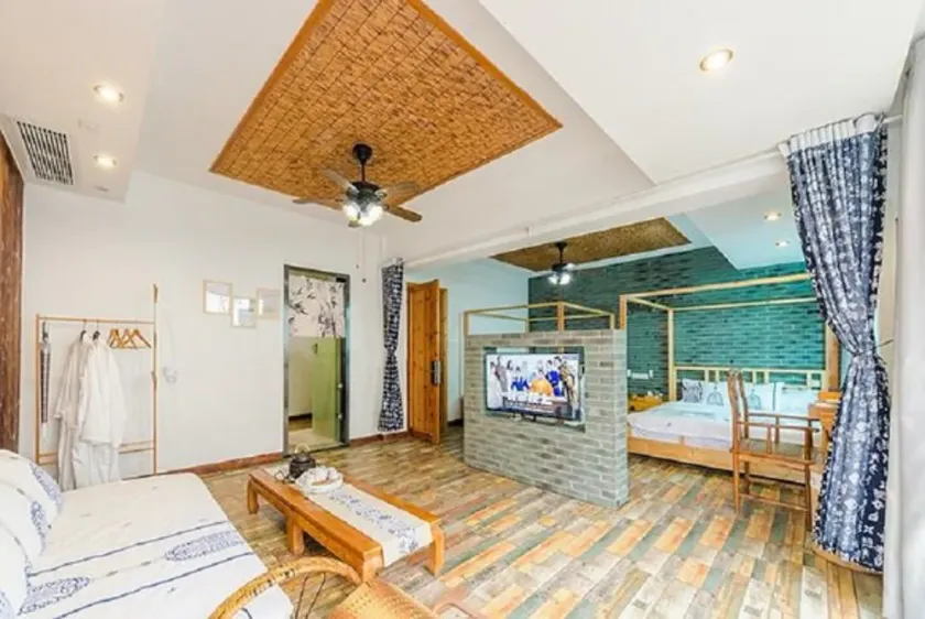 Su She Court Hotel - Image 1