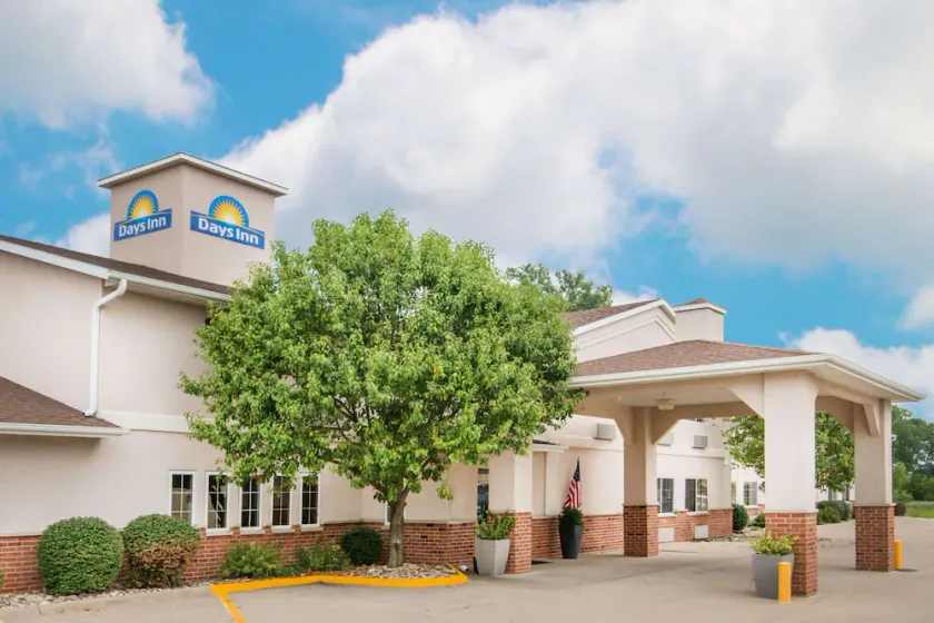 Days Inn by Wyndham Ottumwa - Image 1