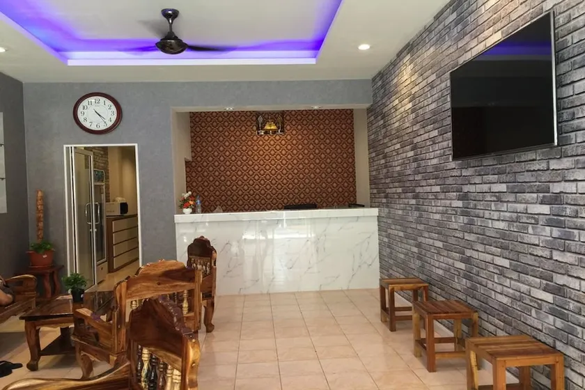 The Lucky Kata Hostel - Image 1