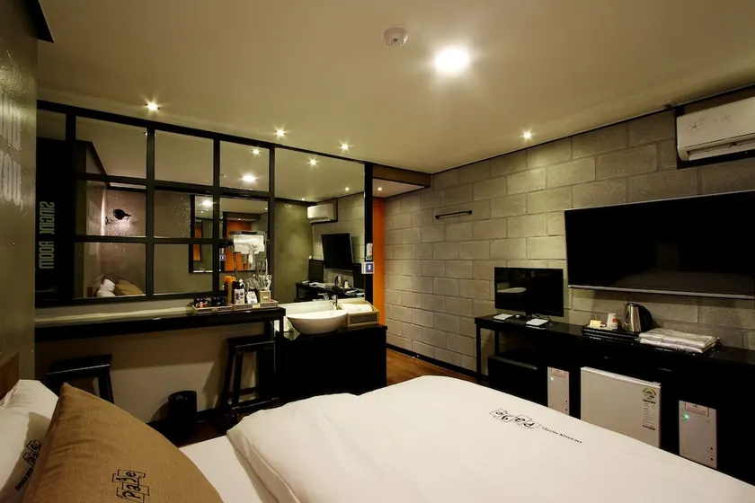 Daejeon Page Hotel - Image 1