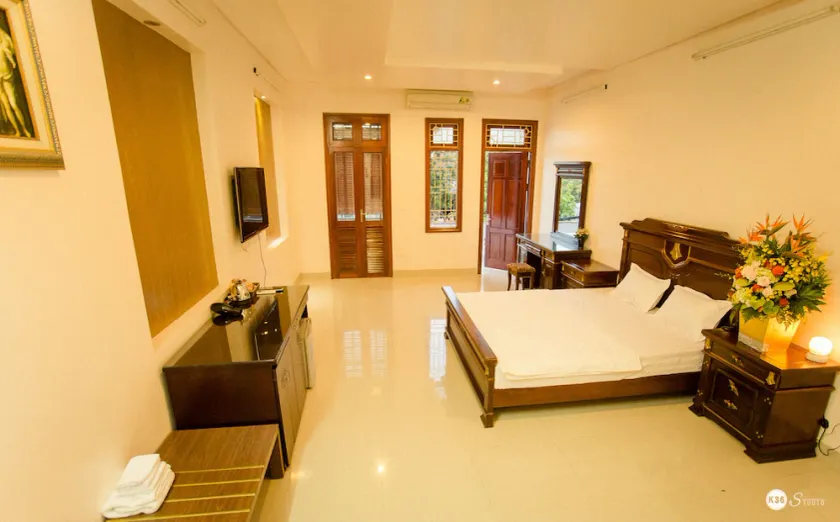 Roxy Hotel - Image 1